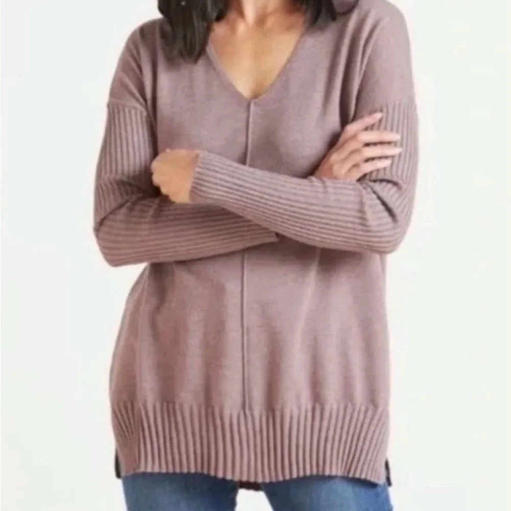 Evereve Women's V-Neck Sweater in Lavender
